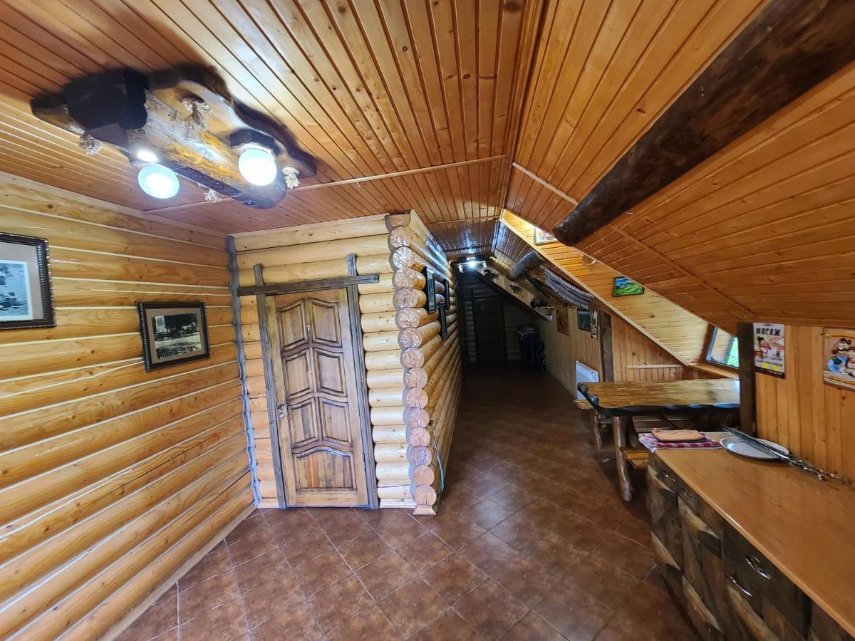 Гуцульська Хата Hotell Jaremtsje Eksteriør bilde