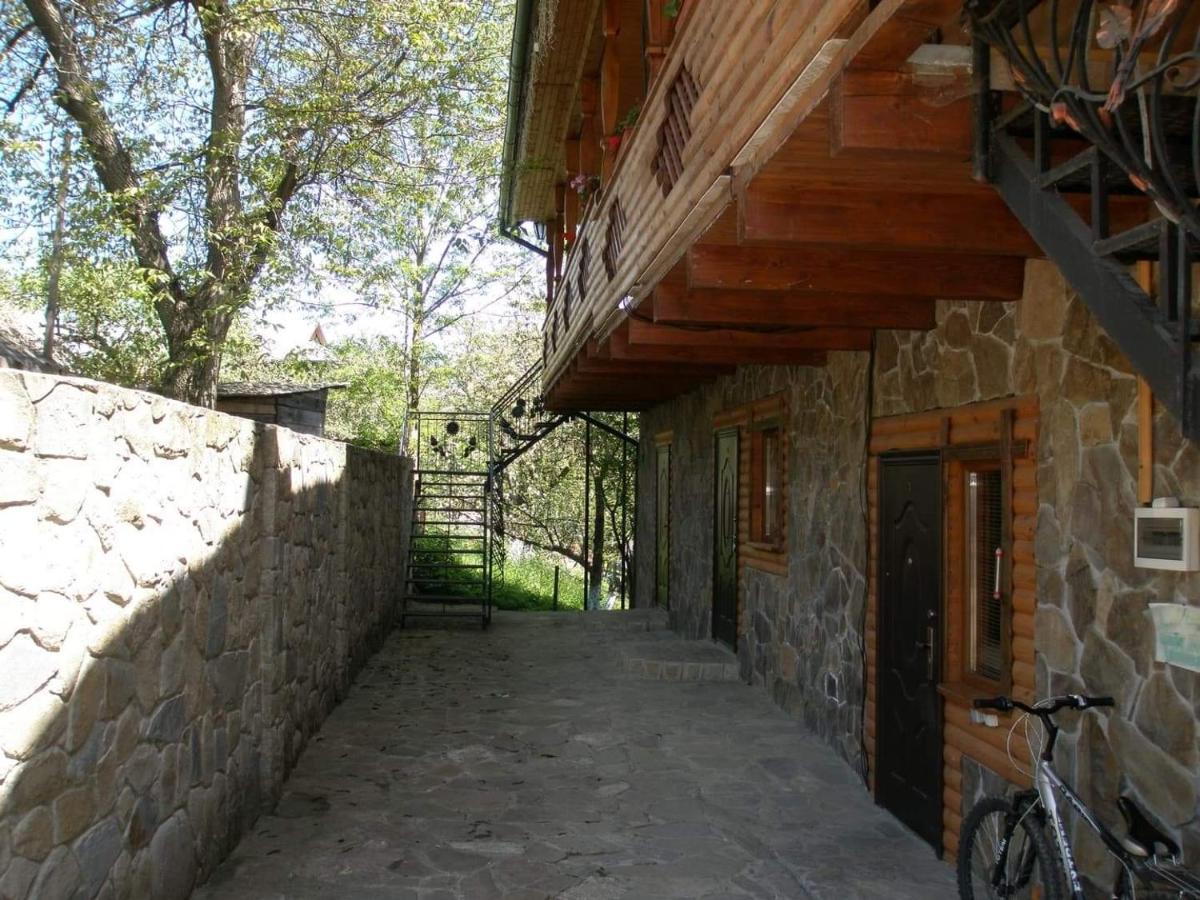 Гуцульська Хата Hotell Jaremtsje Eksteriør bilde