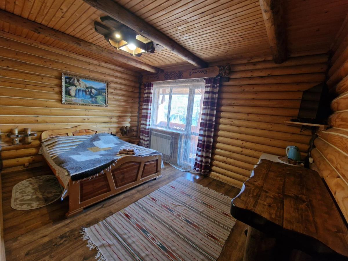 Гуцульська Хата Hotell Jaremtsje Eksteriør bilde