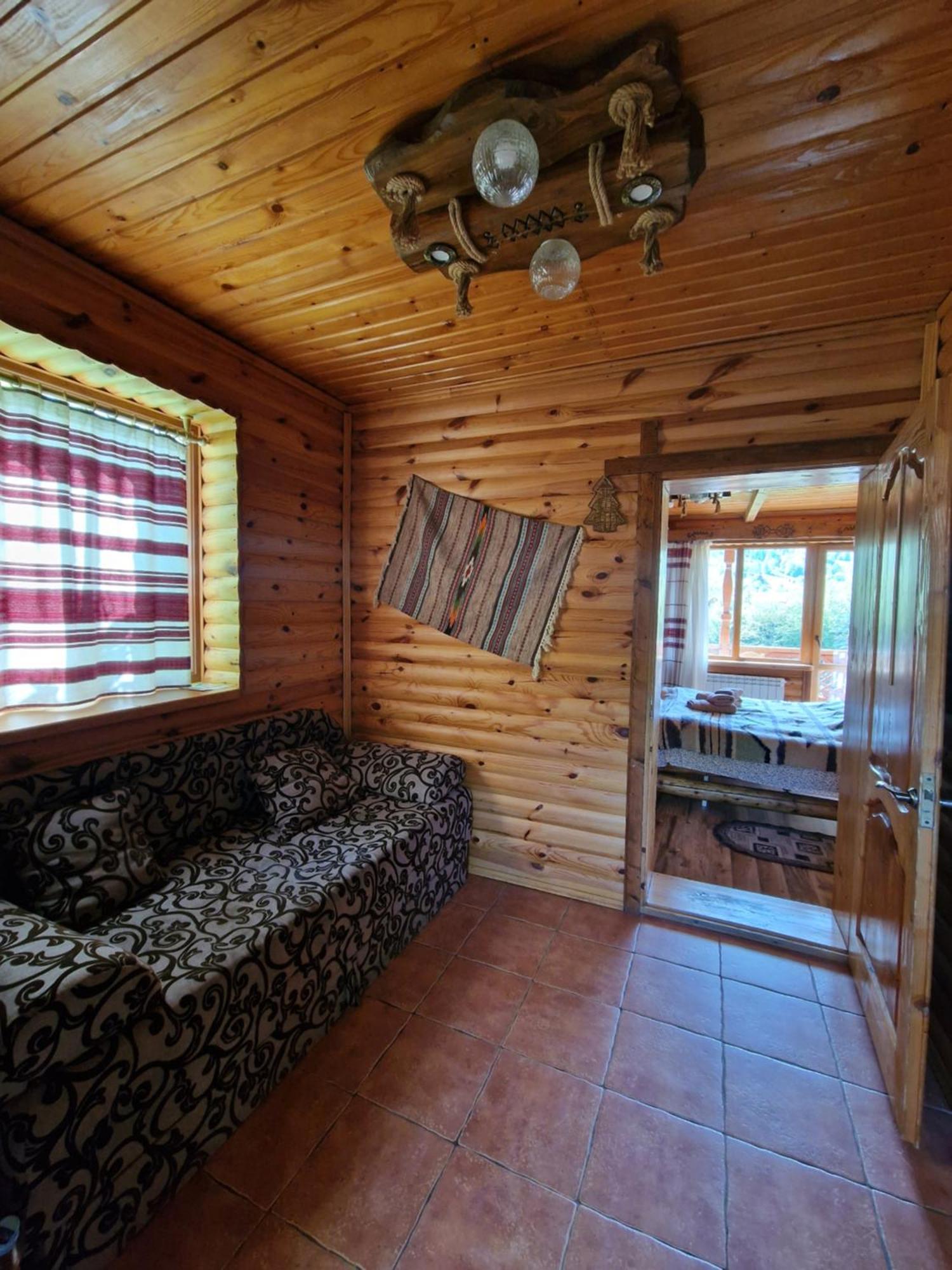 Гуцульська Хата Hotell Jaremtsje Eksteriør bilde