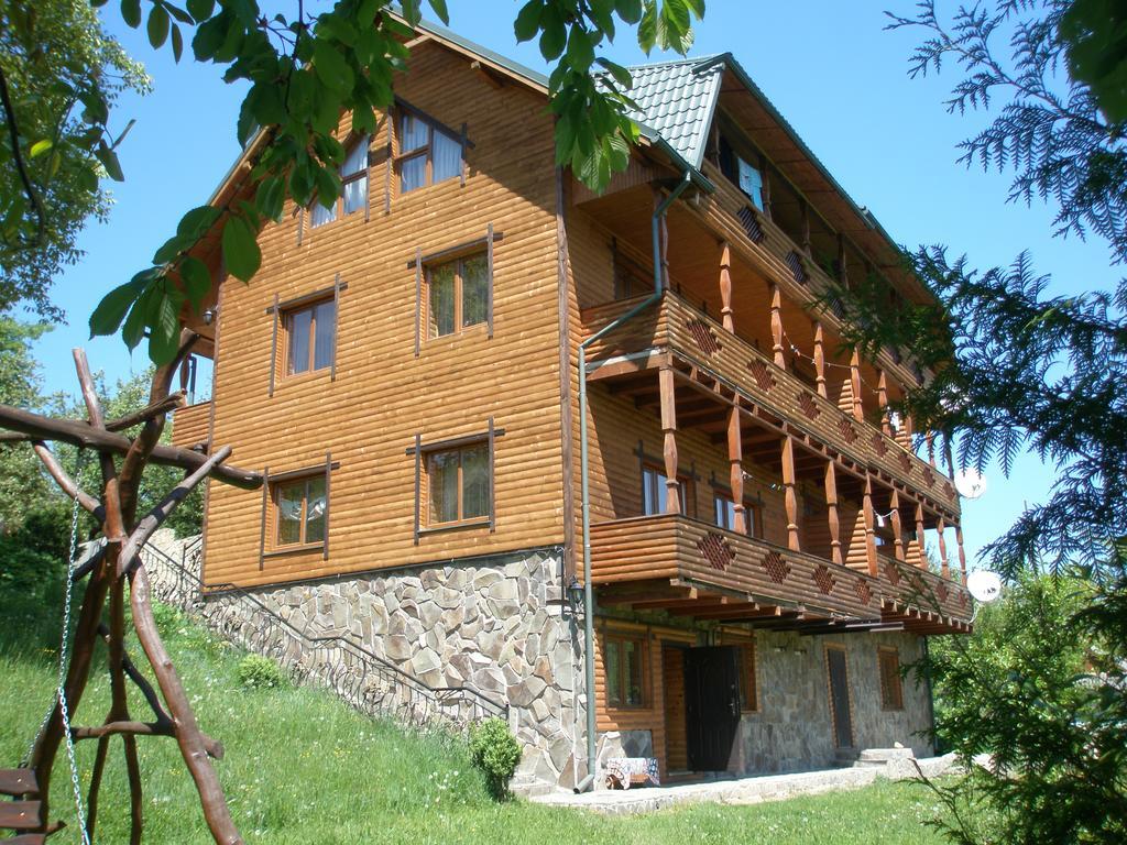 Гуцульська Хата Hotell Jaremtsje Eksteriør bilde